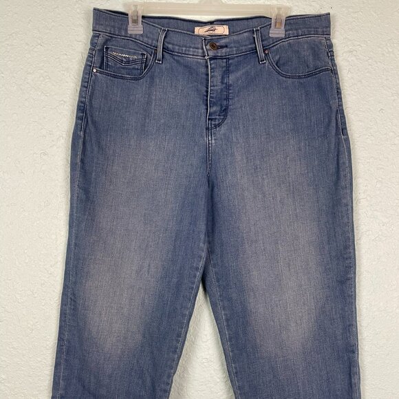 Levi’s Women’s Capri Jeans Size 12 Blue Denim Metal Button Hem Stretch Mid Rise - Picture 1 of 16